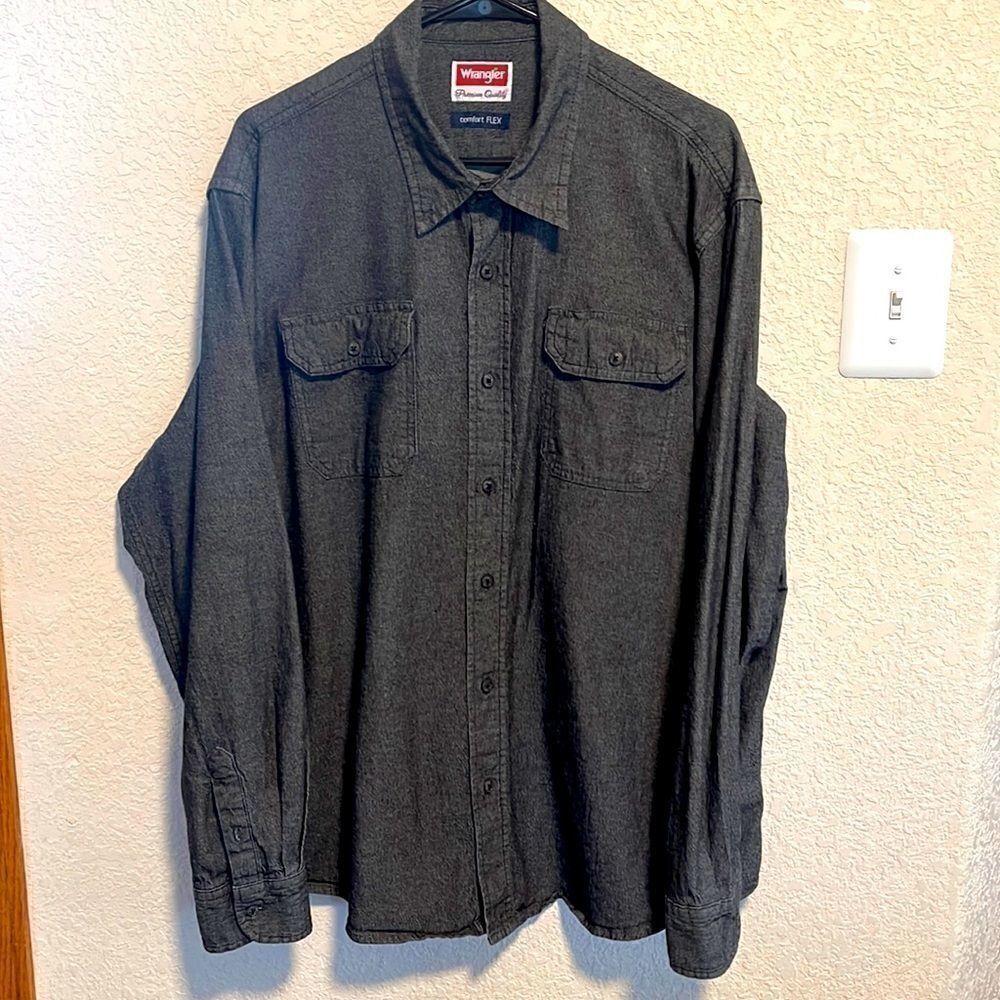 Wrangler- Premium Quality- Men’s Denim Button Down Dress Shirt, Size XL